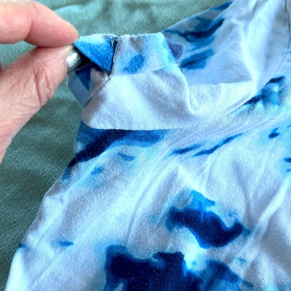 Hollster Curved Hem Tee, Size Large - Picture 5 of 7